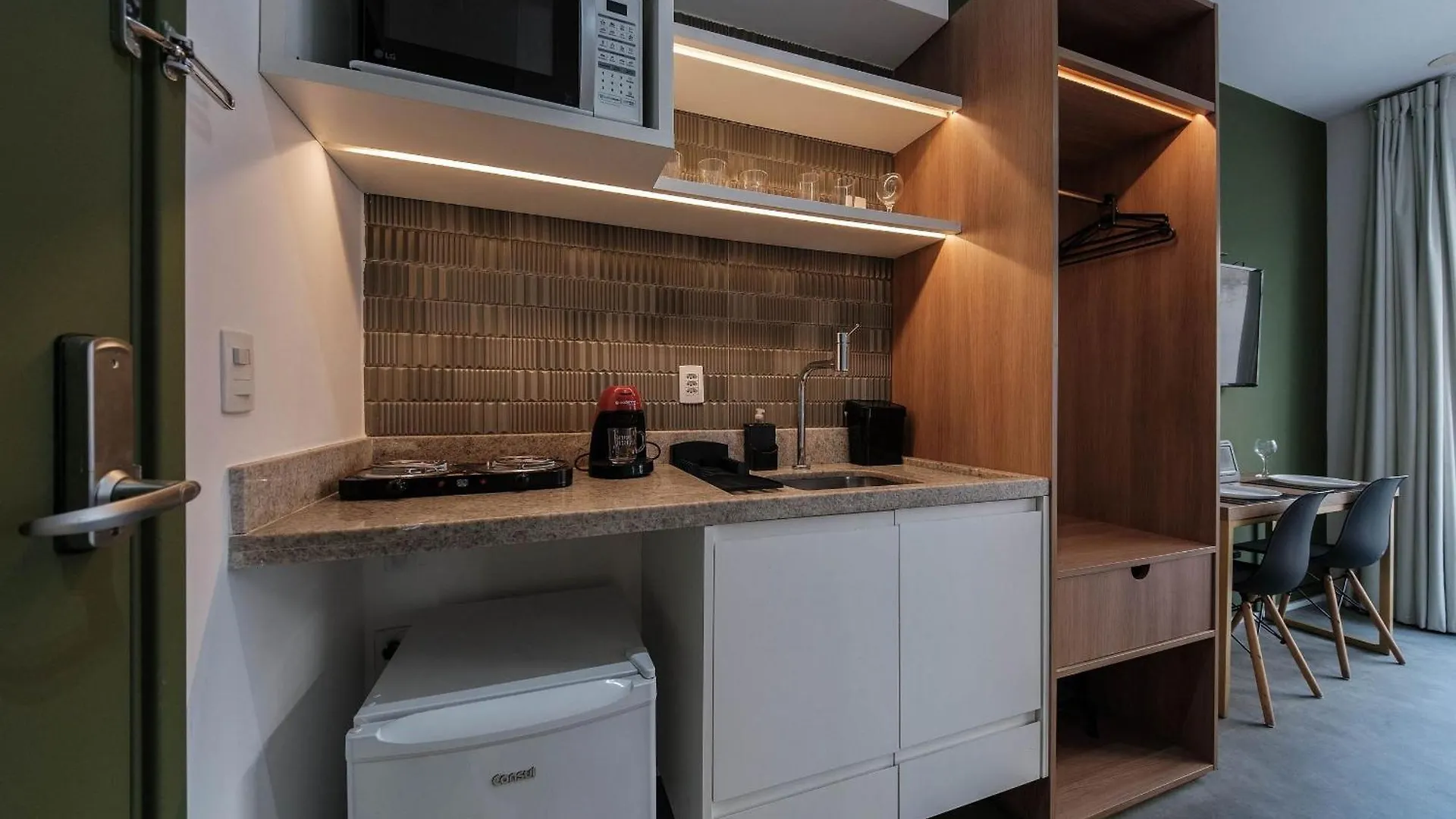 Lz414 - Conforto Na Luz: Apto Moderno Com Piscina Sao Paulo 0*,